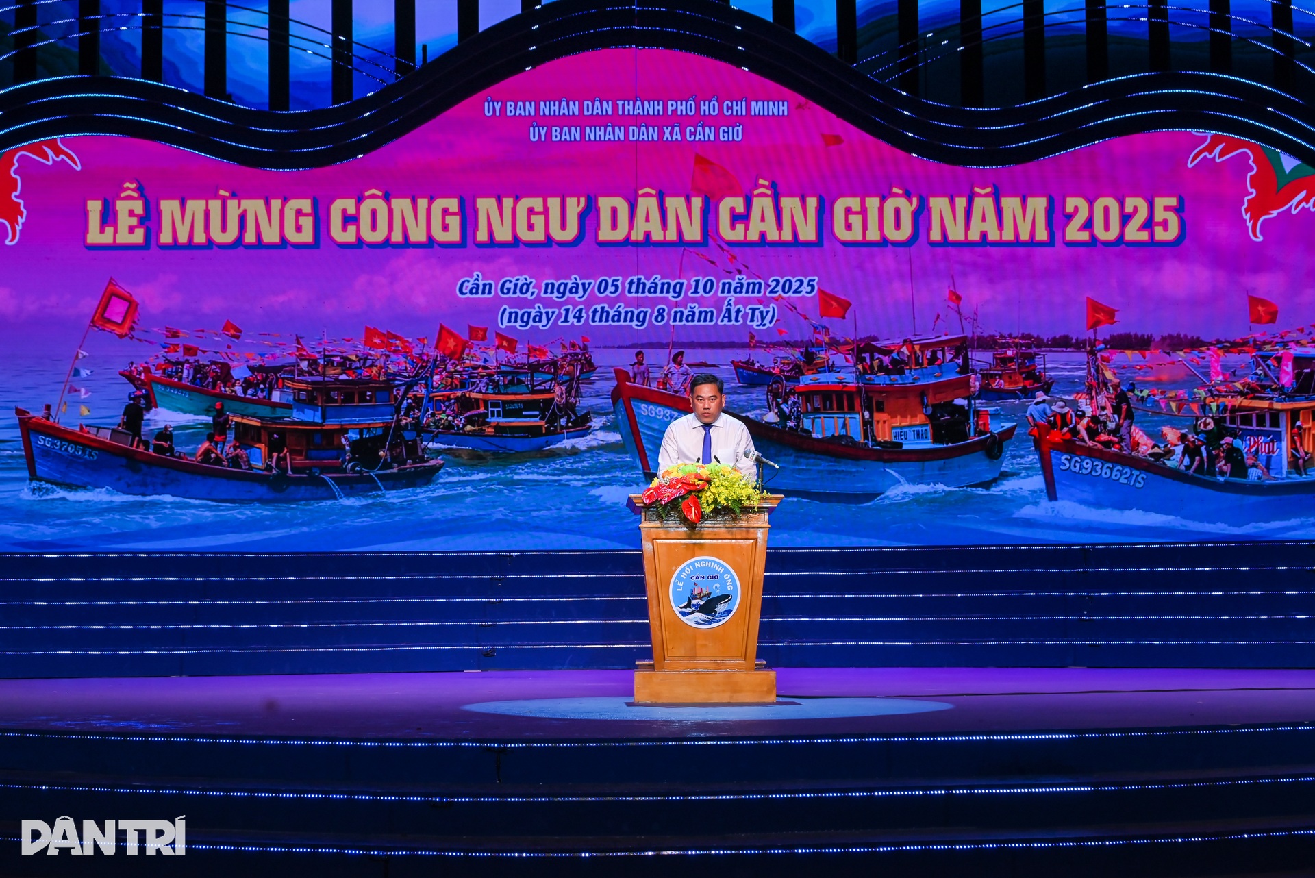 Rực rỡ đêm khai mạc Lễ hội Nghinh Ông Cần Giờ 2025 - 4 Rực rỡ đêm khai mạc Lễ hội Nghinh Ông Cần Giờ 2025 - 4