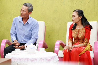 Thương đôi vợ chồng lúc trẻ xa nhau, già lại xót xa vì con trai gặp nạn