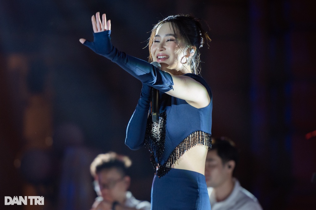 Hương Tràm: Tôi rời Việt Nam đi du học, có con sẽ công khai - 3 Hương Tràm: Tôi rời Việt Nam đi du học, có con sẽ công khai - 3