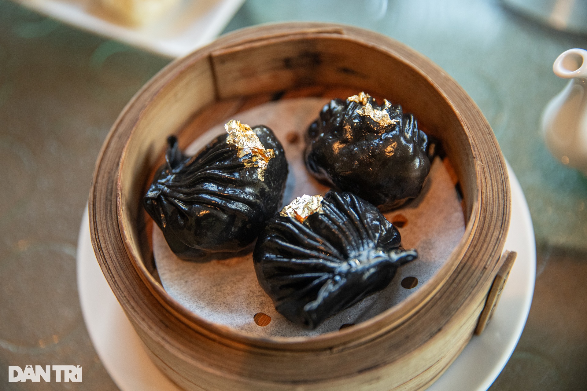 Nhà hàng hơn 2 thập kỷ ở TPHCM đưa bào ngư, vàng lá vào dimsum - 3 Nhà hàng hơn 2 thập kỷ ở TPHCM đưa bào ngư, vàng lá vào dimsum - 3