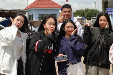 Gần 150 học sinh xã đảo vượt biển dự thi tốt nghiệp THPT 2025