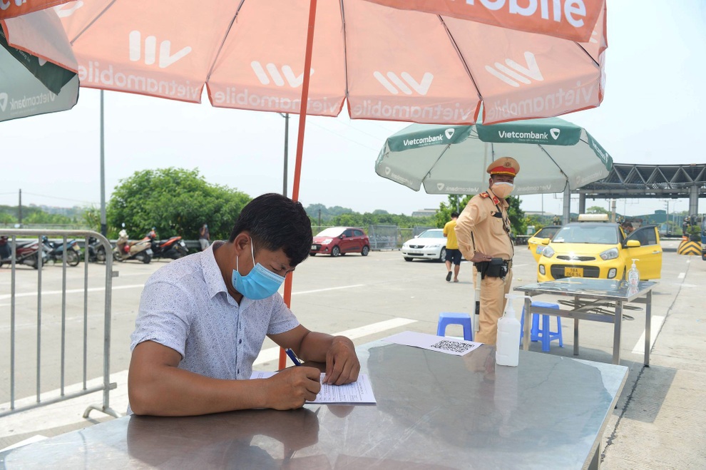 Kiểm soát người vào thủ đô, cao tốc Pháp Vân - Cầu Giẽ ùn tắc hàng cây số - 6 Kiểm soát người vào thủ đô, cao tốc Pháp Vân - Cầu Giẽ ùn tắc hàng cây số - 6