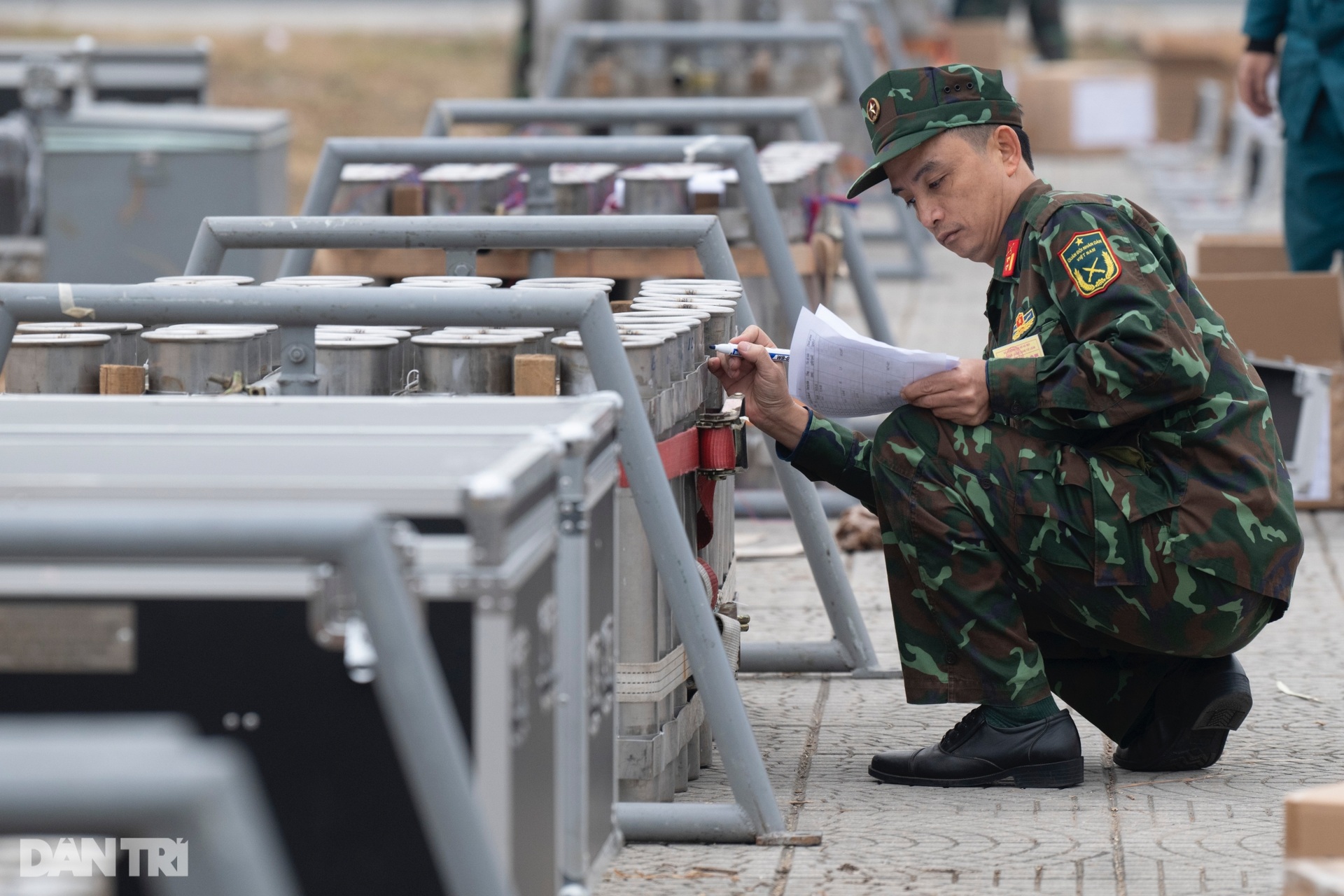 Bên trong trận địa pháo hoa Tết Dương lịch 2025 ở Hà Nội - 4