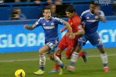 Mourinho chỉ trích thậm tệ thói ăn vạ của Suarez