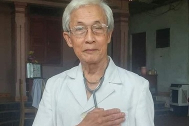 Xúc động lá đơn "xin vào tâm dịch Covid-19" của bác sĩ 78 tuổi