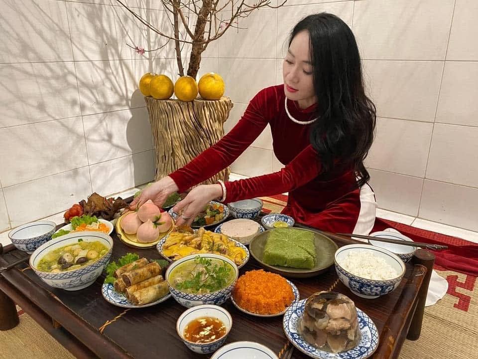 NSND Tự Long đi mua quất, Hương Tươi gói bánh chưng ngày cuối năm - 6 NSND Tự Long đi mua quất, Hương Tươi gói bánh chưng ngày cuối năm - 6
