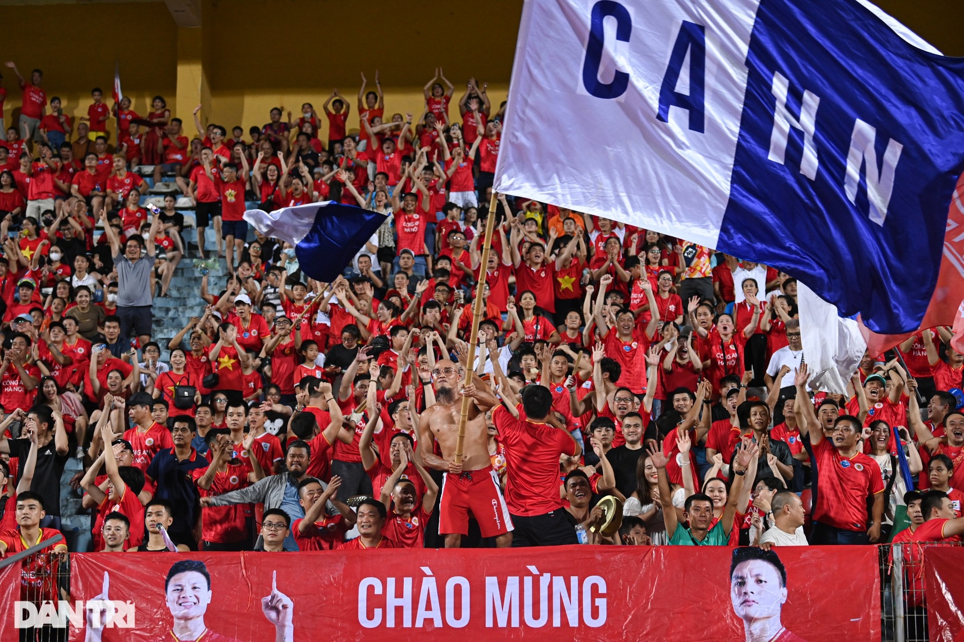 Những màn va chạm nảy lửa trong trận Công An Hà Nội - CLB Hà Nội - 17 Những màn va chạm nảy lửa trong trận Công An Hà Nội - CLB Hà Nội - 17