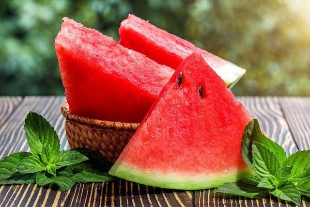 Nhiều lợi ích của dưa hấu - món ăn mọng nước trong ngày hè - 1