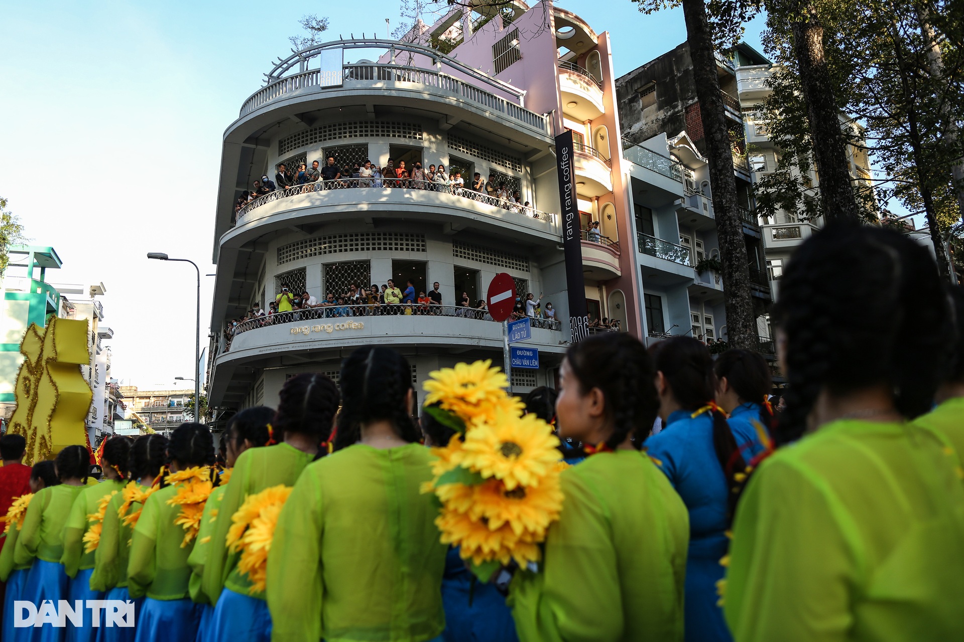 Tiên nữ, Bát Tiên cùng xuống phố tại Lễ hội Tết Nguyên tiêu ở TPHCM - 13 Tiên nữ, Bát Tiên cùng xuống phố tại Lễ hội Tết Nguyên tiêu ở TPHCM - 13