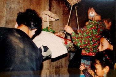 Rùng rợn và kinh hãi hủ tục mai táng "có một không hai"