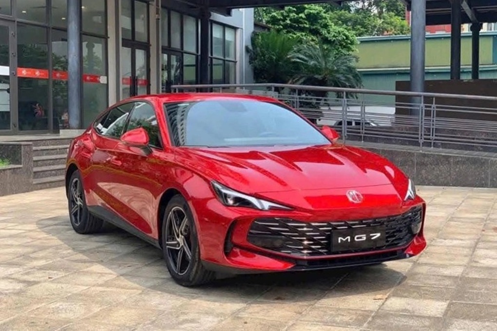 Mẫu ô tô Nhật giữ lửa phân khúc sedan hạng D tại Việt Nam - 5 Mẫu ô tô Nhật giữ lửa phân khúc sedan hạng D tại Việt Nam - 5