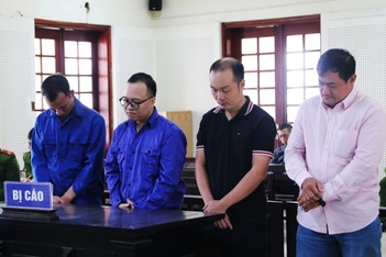 Nhận 3 tỷ đồng "chạy án", 4 người đưa nhau vào tù