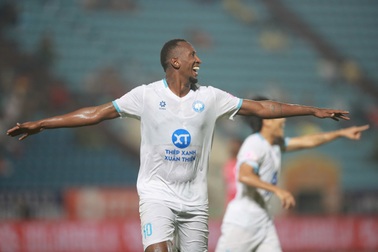 CLB Nam Định ngược dòng đánh bại PVF-CAND, Hải Phòng thắng dễ SL Nghệ An