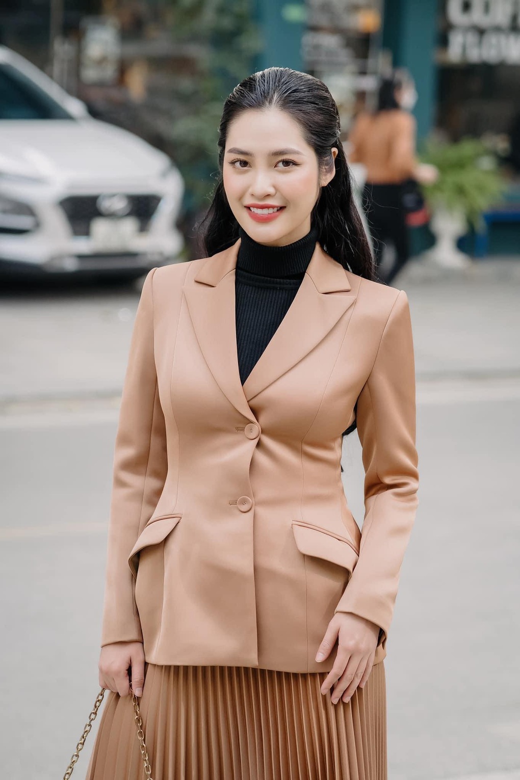 Nông Thúy Hằng nói về quan niệm chân dài và đại gia - 1 Nông Thúy Hằng nói về quan niệm chân dài và đại gia - 1