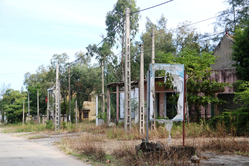 Khu du lịch biển Xuân Thành hoang tàn sau nhiều năm vắng bóng du khách - 7 Khu du lịch biển Xuân Thành hoang tàn sau nhiều năm vắng bóng du khách - 7