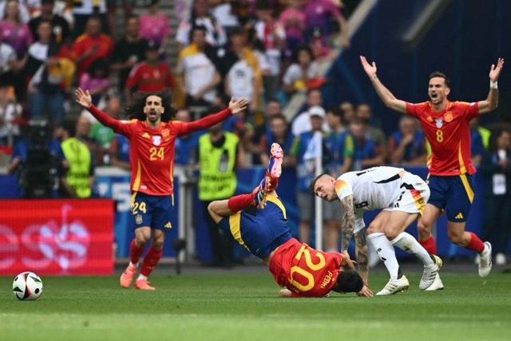 Toni Kroos xin lỗi sau pha vào bóng khiến Pedri chia tay Euro 2024 - 1 Toni Kroos xin lỗi sau pha vào bóng khiến Pedri chia tay Euro 2024 - 1