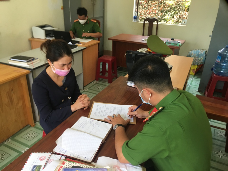 Bắt người phụ nữ cho vay nặng lãi ở chợ lên đến hàng tỷ đồng - 1 Bắt người phụ nữ cho vay nặng lãi ở chợ lên đến hàng tỷ đồng - 1