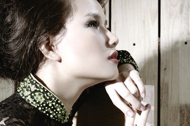 MC Huyền Châu lấy lại dáng chuẩn sau khi sinh