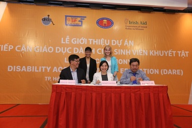 Hỗ trợ sinh viên khuyết tật tiếp cận giáo dục đại học