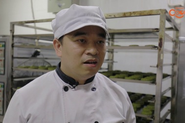 Tận mắt từng khâu sản xuất bánh Trung thu để yên tâm lựa chọn cho gia đình