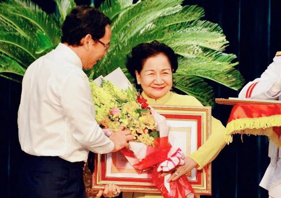 Nữ tỷ phú chưa học hết lớp 5 với cơ ngơi nghìn tỷ giao cho... người dưng - 3 Nữ tỷ phú chưa học hết lớp 5 với cơ ngơi nghìn tỷ giao cho... người dưng - 3