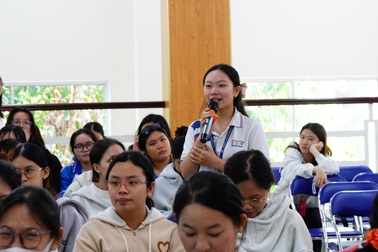 Sinh viên sư phạm học thực tế về... nỗi đau tại bệnh viện