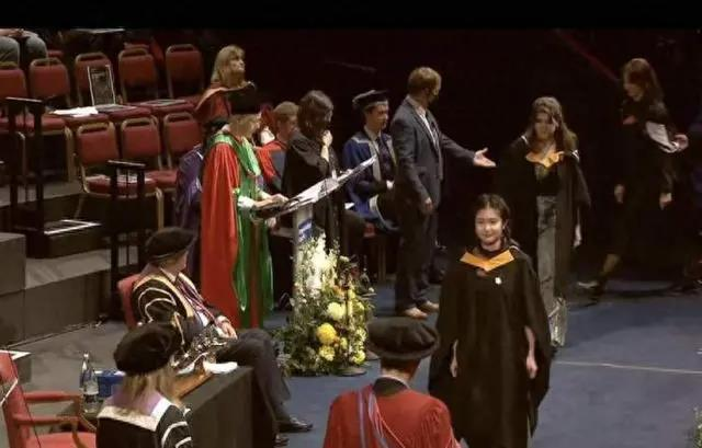 Cambridge Master ໃຊ້ກັບການເຮັດວຽກຢູ່ສວນສັດ, ເຊິ່ງກໍ່ໃຫ້ເກີດການປັ່ນປ່ວນ - 2 Thạc sỹ Cambridge xin vào làm ở sở thú gây xôn xao - 2