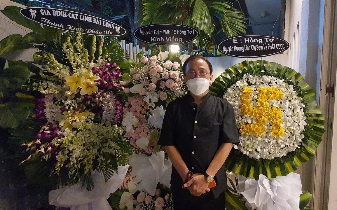 Chồng nghệ sĩ Thanh Kim Huệ thẫn thờ trong lễ tang vợ - 7 Chồng nghệ sĩ Thanh Kim Huệ thẫn thờ trong lễ tang vợ - 7