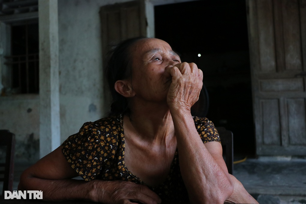 Cha già mắc bệnh hiểm nghèo lo cho con trai bị ung thư, vợ tâm thần - 2 Cha già mắc bệnh hiểm nghèo lo cho con trai bị ung thư, vợ tâm thần - 2