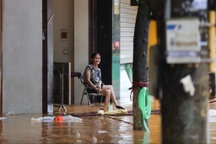 "Lũ lên nhanh khủng khiếp, mất hết tài sản rồi, không còn gì cả!"