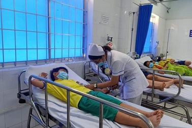 Hơn 40 học sinh tiểu học nhập viện nghi ngộ độc thực phẩm