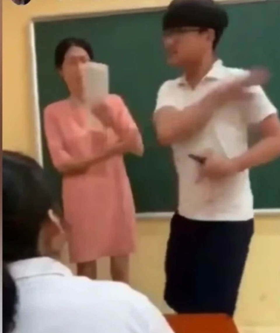 Bộ GDĐT phối hợp cơ quan chức năng xác minh clip nam sinh tát giáo viên - 1 Bộ GDĐT phối hợp cơ quan chức năng xác minh clip nam sinh tát giáo viên - 1