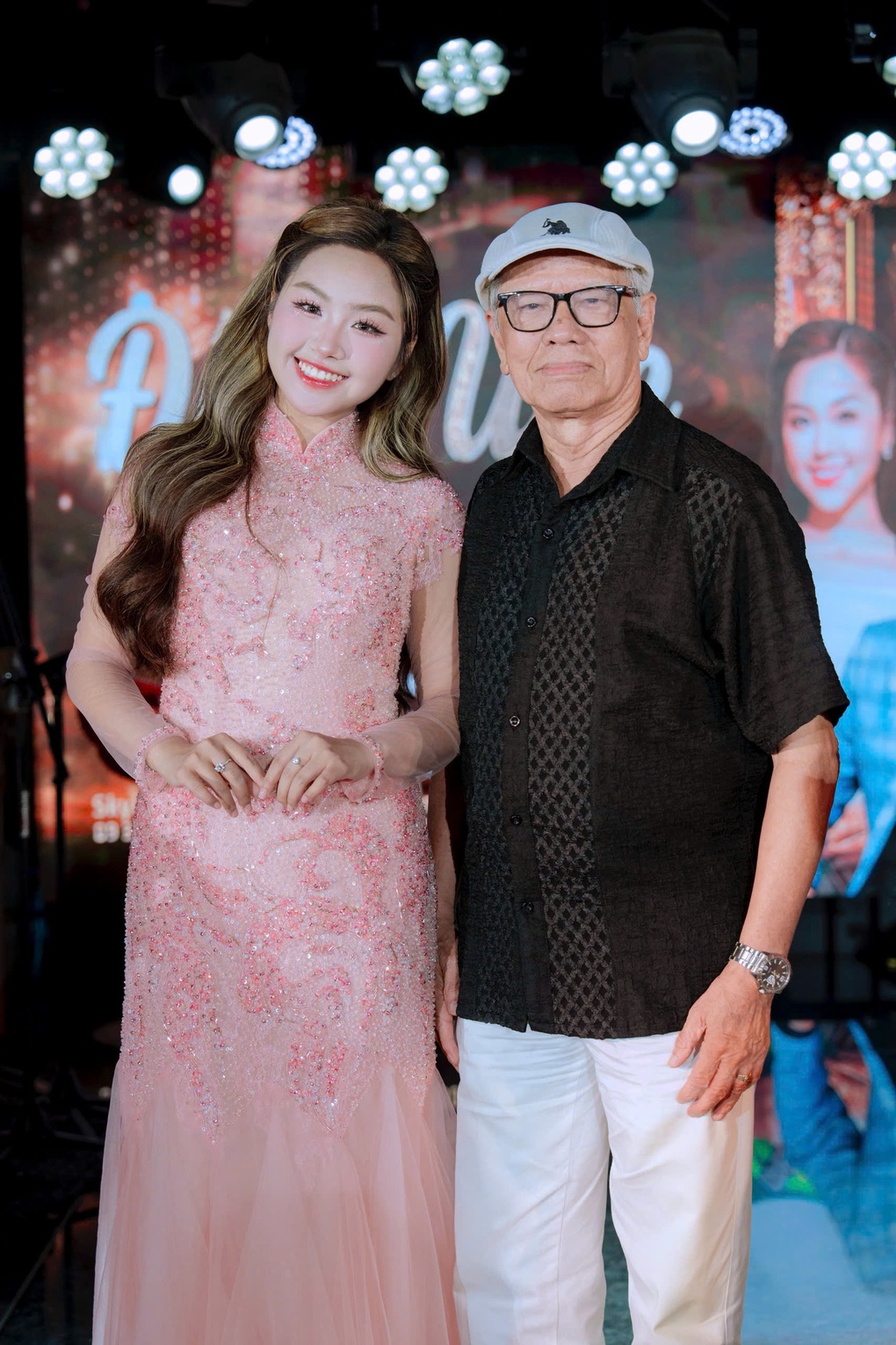 NSND Nguyễn Thanh Tùng tự hào gia đình 3 thế hệ giữ lửa cải lương - 2 NSND Nguyễn Thanh Tùng tự hào gia đình 3 thế hệ giữ lửa cải lương - 2