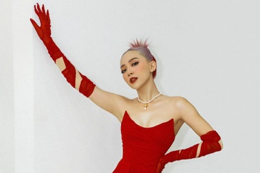 Tóc Tiên sexy "ngẹt thở" với phong cách lạ