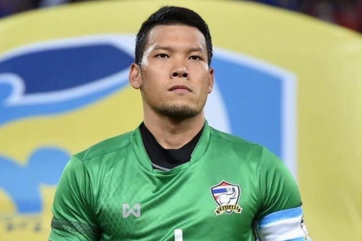 Thủ môn Thái Lan nén nỗi đau mất cha để đá chung kêt AFF Cup 2020 - 1 Thủ môn Thái Lan nén nỗi đau mất cha để đá chung kêt AFF Cup 2020 - 1