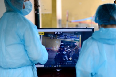 TPHCM: Bệnh viện đầu tiên dùng máy quét đo thân nhiệt ở khoảng cách 5m