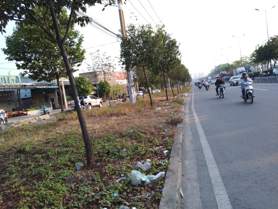 87 xe gắn máy, ô tô vượt đèn đỏ trong 99 giây: Giáo dục nói đằng, làm nẻo! - 2 87 xe gắn máy, ô tô vượt đèn đỏ trong 99 giây: Giáo dục nói đằng, làm nẻo! - 2