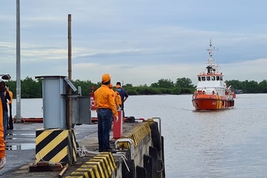 4 thuyền viên xấu số trong vụ tàu cá bị chìm đã được về với đất liền