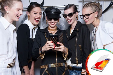 Galaxy Note 3 lên ngôi trong Tuần thời trang Xuân Hè 2013