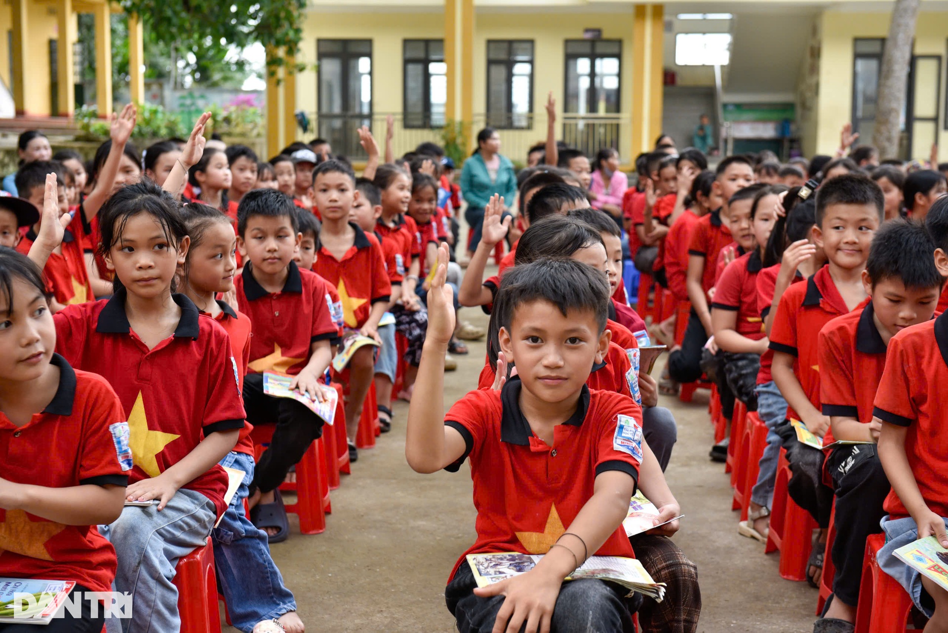 Tư vấn sơ cứu - phòng chống đuối nước cho 400 học sinh tỉnh Yên Bái - 10 Tư vấn sơ cứu - phòng chống đuối nước cho 400 học sinh tỉnh Yên Bái - 10