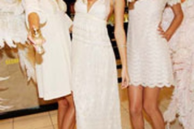 "Thiên thần" bán... cánh