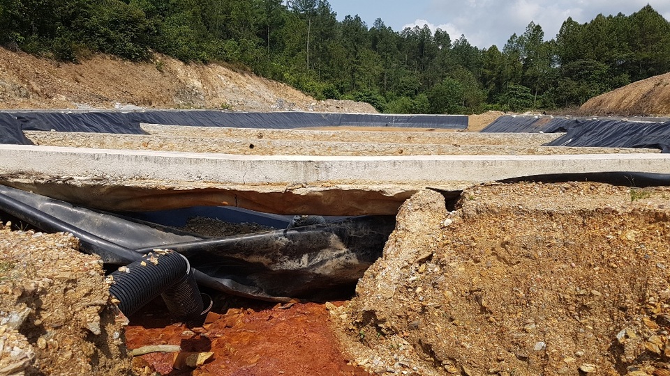 Khu xử lý rác thải hàng chục tỷ đồng chưa làm xong đã hư hỏng - 5 Khu xử lý rác thải hàng chục tỷ đồng chưa làm xong đã hư hỏng - 5