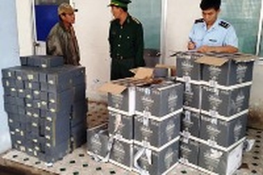 Phát hiện vụ vận chuyển hàng trăm chai rượu ngoại nhập
