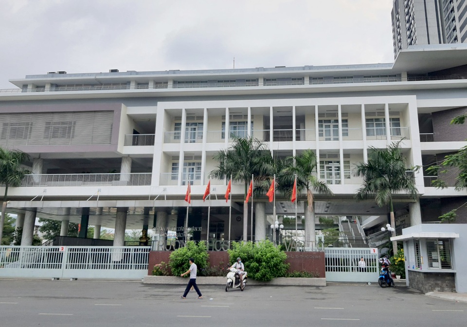 Vụ 2 thiếu niên bị đánh dã man: Hiệu trưởng xin nhận khiển trách - 2 Vụ 2 thiếu niên bị đánh dã man: Hiệu trưởng xin nhận khiển trách - 2