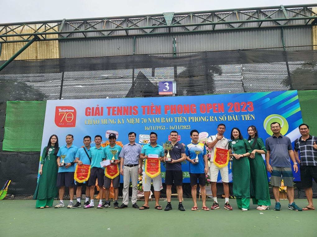 Báo Dân trí vô địch giải quần vợt báo Tiền Phong mở rộng 2023 - 2 Báo Dân trí vô địch giải quần vợt báo Tiền Phong mở rộng 2023 - 2