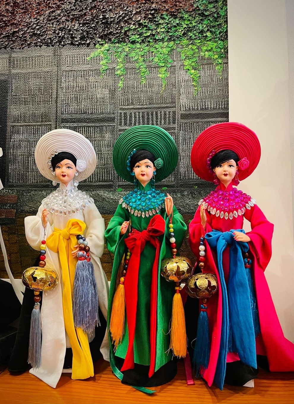 Họa sĩ 7x thu nhỏ hàng nghìn bộ trang phục dân tộc Việt Nam cho búp bê - 9 Họa sĩ 7x thu nhỏ hàng nghìn bộ trang phục dân tộc Việt Nam cho búp bê - 9