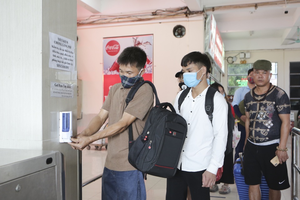 Hà Nội: Các bến xe phòng chống dịch Covid-19 ra sao? - 2 Hà Nội: Các bến xe phòng chống dịch Covid-19 ra sao? - 2
