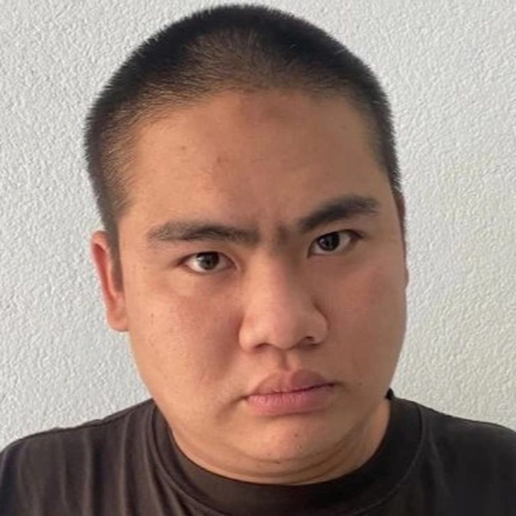 Nam thanh niên đập phá ô tô đỗ ven đường, cầm dao dọa công an - 1 Nam thanh niên đập phá ô tô đỗ ven đường, cầm dao dọa công an - 1