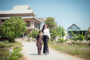 Á hậu Trúc Ny dành trọn tâm huyết với công tác thiện nguyện tại quê nhà