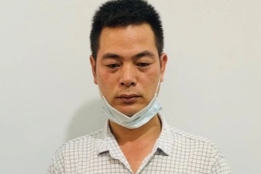 Chồng đâm vợ tử vong, đâm bố vợ và thẩm phán bị thương tại tòa